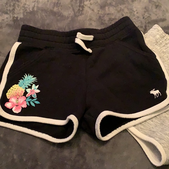 2 Abercrombie kids shorts - Picture 2 of 6